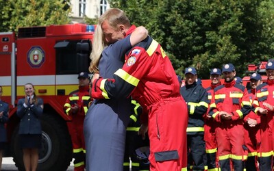 Slovenskí hasiči dostali od premiéra medaily aj 500-eurové odmeny za svoj výkon v Grécku
