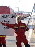 Slovenskí hasiči, ktorí zachraňovali Grécko: do očí sa nám tlačili slzy, keď nám miestni nosili jedlo aj pitie