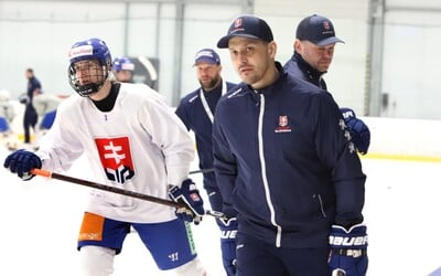Slovenskí hokejisti do 18 rokov si zahrajú zápas o bronzovú medailu. Cestu do finále MS im prekazili hráči USA debaklom 7 : 1