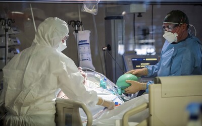 Slovenskí lekári dostanú manuál, koho odpojiť alebo pripojiť na pľúcnu ventiláciu. Podmienky má poznať verejnosť