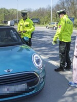 Slovenskí policajti budú vodičov testovať aj na drogy