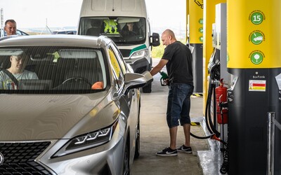 Slovenskí šoféri zaplakali. Ceny benzínu a nafty neprestávajú stúpať, existuje iba jedna lacnejšia výnimka