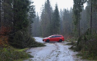 Slovensko aj dnes zasiahne extrémna víchrica. V nárazoch môže dosahovať až 160 km/h, SHMÚ vydal výstrahy