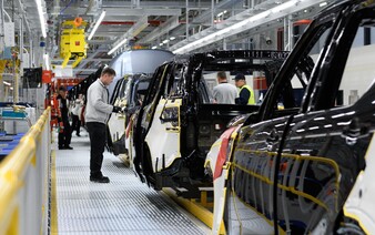 Slovensko ako „Detroit Európy“. Trumpove clá nám môžu spôsobiť vážne problémy