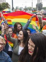 Slovensko čaká Dúhový Pride. Cez víkend budú v Bratislave pochodovať podporovatelia LGBT a prorodinní aktivisti