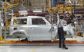 Slovensko je z V4 najdrahšia krajina na zamestnávanie. Hrozí, že k nám prestanú prichádzať investori