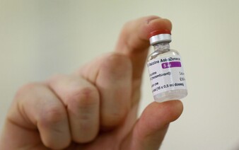 Slovensko pravdepodobne bude mať tretiu vakcínu. AstraZeneca má však nižšiu účinnosť ako vakcína od Pfizeru