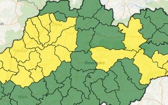 Slovensko zasiahne silný vietor. Meteorológovia rozšírili výstrahy na ďalšie okresy (+ mapy)