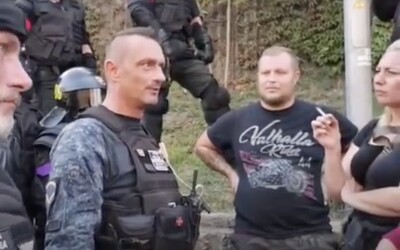 Slovenský policajt vyškolil demonštranta: Vieš, prečo si vôbec tu? Hulákaš na celú ulicu, ale netušíš, o čom je protest