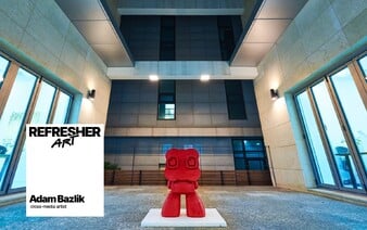 Slovenský umelec dobyl svojou figúrkou Južnú Kóreu. Vystavujú ju v lukratívnej galérii (REFRESHER ART)