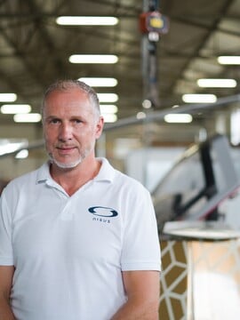 Slovenský vírnik minie 10-krát menej paliva než helikoptéra. Vieme ho vyložiť aj Swarovského krištáľmi, vraví majiteľ Nisusu Aero
