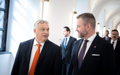 Slovenských Maďarov donútili do spojenectva s Robertom Ficom. Môže za to Orbánova politika, tvrdí maďarský denník
