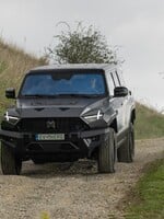 Slovenských novinárov ohúril off-road, aký nemá vo svete konkurenciu