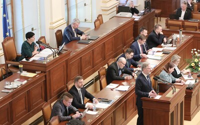 Sněmovna živě: Poslanci jednají o penzích už čtvrtý den, obstrukce opozice trvají