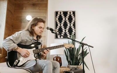 Sníš o hudební kariéře? Zapoj se do TikTok soutěže, vyhraj rok koncertů zdarma a vlastní nahrávku v rádiu