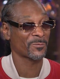 Snoop Dogg hľadá svoju dvojičku. Do pripravovaného životopisného dokumentu potrebuje svoje mladšie ja, takéto sú podmienky