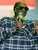 Snoop Dogg vzdává za všechny své úspěchy poctu jen sobě. Vydává nové album s 22 skladbami