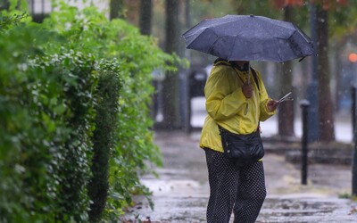Sobota plná extrémov: SHMÚ vydal výstrahy pre celé Slovensko, varuje pred búrkami aj vysokými teplotami do 33 °C