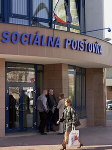 Sociálna poisťovňa hľadá nových zamestnancov. Uchádzačov láka na atraktívny plat až 2700 eur a množstvo výhod