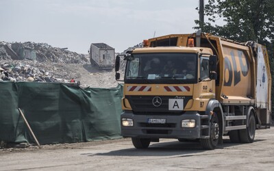 Šofér smetiarskeho auta dnes v Bratislave zarobí viac ako niektorí manažéri. Priemerná výplata sa mu vraj šplhá nad 1 500 € 