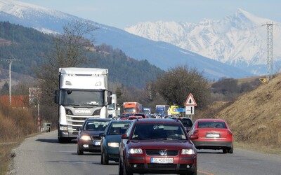Šoféri sa musia cez víkend pripraviť na dopravné obmedzenia. Na D1 pod Tatrami sa budú tvoriť kolóny