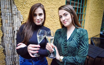 Someliérky Dominika a Kristína Kupcové: Muži nás podceňujú, tvária sa, že čo môžeme ako mladé baby vedieť o víne