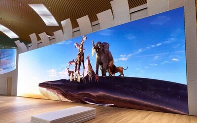 Sony představilo gigantickou 16K televizi větší než autobus