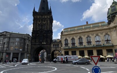 Soud zrušil povolení pro kruhový objezd u Prašné brány, Praha 1 postupovala nezákonně