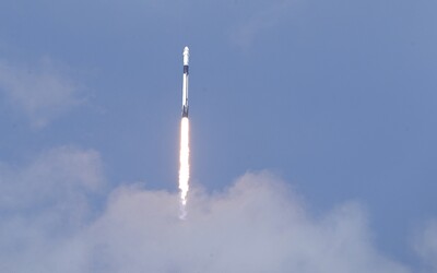 SpaceX má za sebou ďalší úspešný štart, jej rakety do vesmíru vyniesli GPS satelit tretej generácie