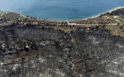 Spálený ostrov Eubója, na ktorom zasahovali aj slovenskí hasiči, natočili z dronu. Neskutočná skaza