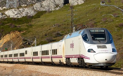 Španělsko zavádí bezplatné cestování vlakem. Chce tak bojovat proti rostoucím životním nákladům
