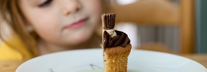Španělsko zakáže reklamy na potraviny s vysokým obsahem cukru zaměřené na děti. Nadváhou tam trpí každé třetí dítě