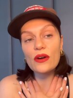 Speváčka Jessie J si prechádza náročným obdobím. Prvýkrát otvorene prehovorila o rakovine prsníka