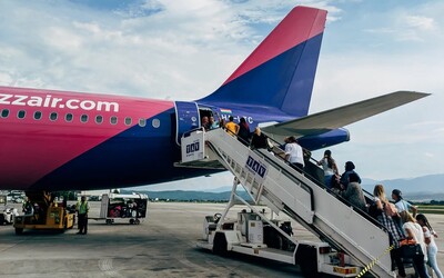 Společnost Wizz Air ruší velké množství letů, škrty se dotknou i Prahy