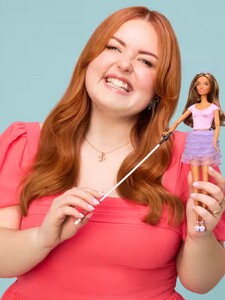 Spoločnosť Mattel opäť podporuje inklúziu: na trh uvedie prvú nevidiacu bábiku Barbie