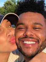 Spomína The Weeknd na vzťah s Bellou Hadid? Nemohol zaspať, kým necítil jej dotyk