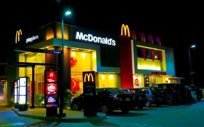Spor o omáčky z McDonaldu sa skončil tragicky. Tínedžerka napadla rovesníčku nožom
