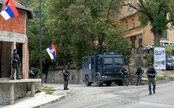 Srbsko uviedlo armádu do pohotovosti, jednotky poslalo ku hraniciam s Kosovom. Američania poslali Belehradu veľavravné varovanie