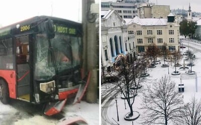 Stačilo trochu snehu a k ranným kolónam v Bratislave pribudli aj dopravné nehody