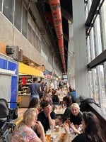Stane sa Nová tržnica ďalším gastro spotom Bratislavy? Prvé prevádzky lákajú na vegánske klobásy či kórejský street food