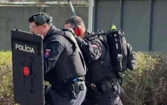 Starosta v Limbachu uzavrel všetky školy, vypukla zbytočná panika. Polícia ho neinformovala, že vykonáva špeciálne cvičenie