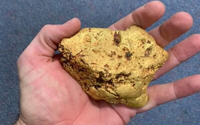 Australan našel 1,4kilový kus zlata v hodnotě 1,6 milionu korun pomocí vlastního detektoru kovů