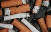 Štát chce bojovať proti pohodeným cigaretovým filtrom. Má v pláne pripraviť novelu
