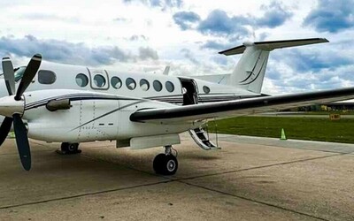 Štát dvojnásobne preplatil kalibračné lietadlo s koženými sedadlami. Znova nakupoval od Strnada