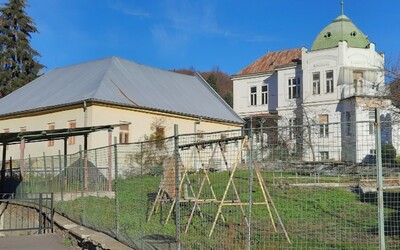 Štát sa zbavuje majetku. Na východe Slovenska ponúka kaštieľ s obrovským pozemkom za vyše 400-tisíc eur