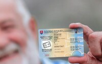 Státisícom Slovákov v týchto dňoch domov prídu špeciálne preukazy. Štát vysvetľuje, kto ich dostane a na čo slúžia