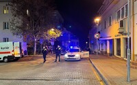 Stav pacientky hospitalizované po střelbě v Bratislavě je stabilizovaný