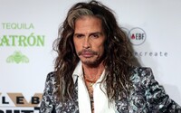 Steven Tyler z Aerosmith je žalován za sexuální napadení nezletilé