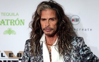 Steven Tyler z Aerosmith je žalován za sexuální napadení nezletilé