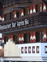 Stovku cizinců načapala policie v rakouském lyžařském středisku. Aby obešli nařízení, tvrdili, že si tam hledají práci